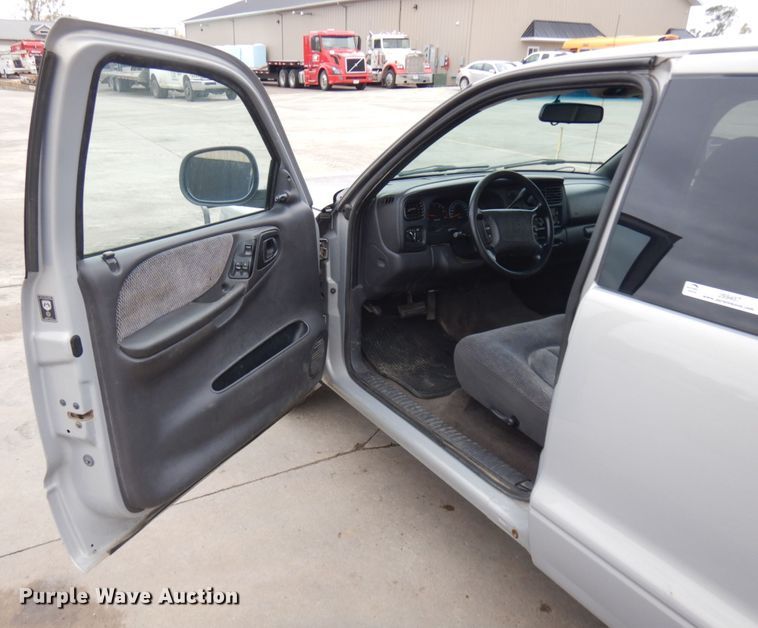 image for item JS9457 1999 Dodge Dakota  Crew Cab pickup truck