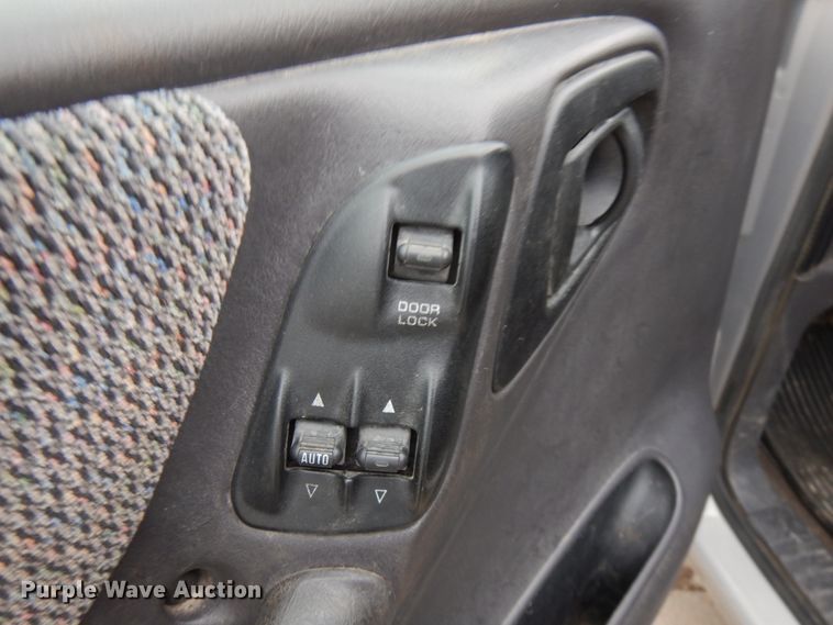 image for item JS9457 1999 Dodge Dakota  Crew Cab pickup truck