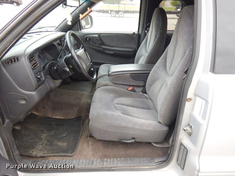 image for item JS9457 1999 Dodge Dakota  Crew Cab pickup truck