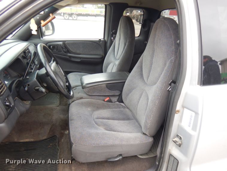 image for item JS9457 1999 Dodge Dakota  Crew Cab pickup truck