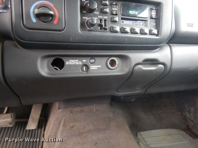 image for item JS9457 1999 Dodge Dakota  Crew Cab pickup truck