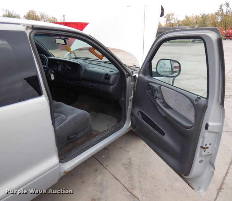 image for item JS9457 1999 Dodge Dakota  Crew Cab pickup truck