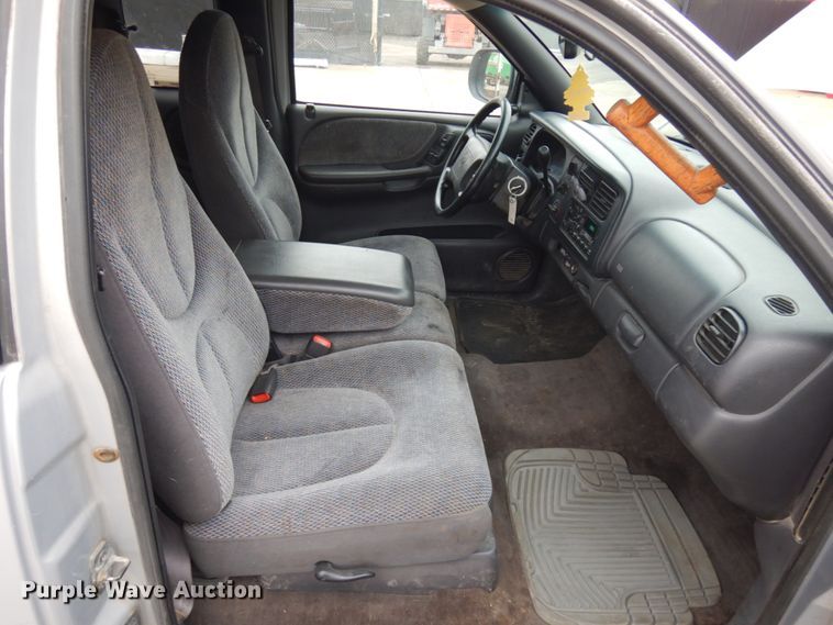 image for item JS9457 1999 Dodge Dakota  Crew Cab pickup truck