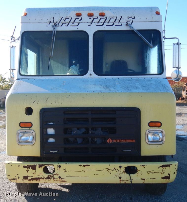 image for item JS9460 1987 International 1652  delivery truck
