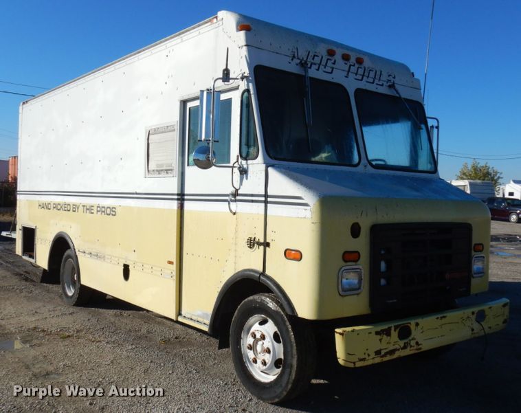 image for item JS9460 1987 International 1652  delivery truck