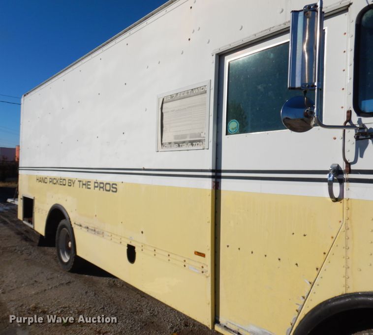 image for item JS9460 1987 International 1652  delivery truck