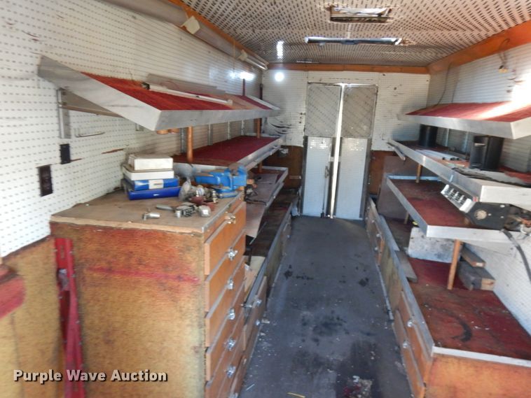 image for item JS9460 1987 International 1652  delivery truck