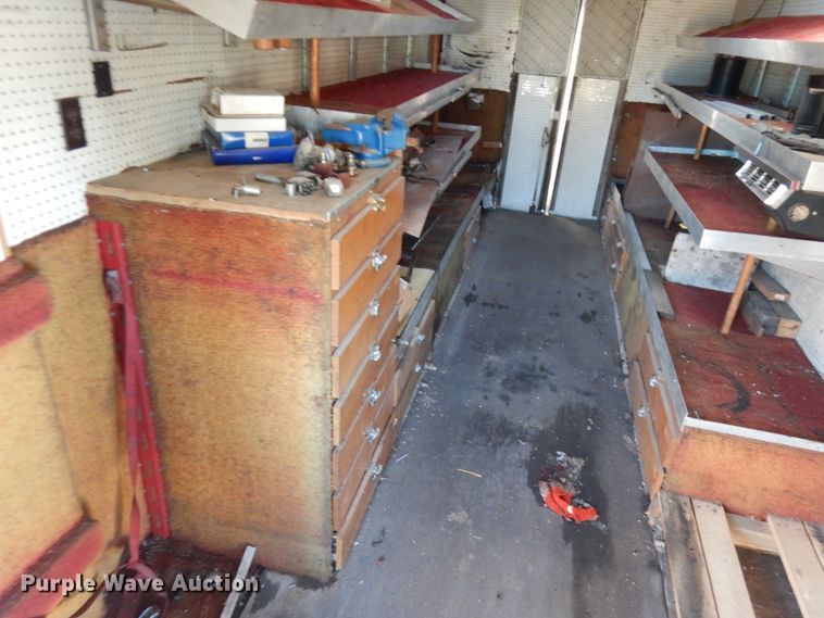 image for item JS9460 1987 International 1652  delivery truck