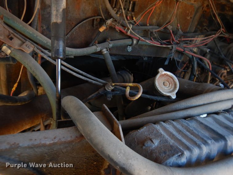 image for item JS9460 1987 International 1652  delivery truck