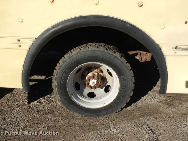 image for item JS9460 1987 International 1652  delivery truck