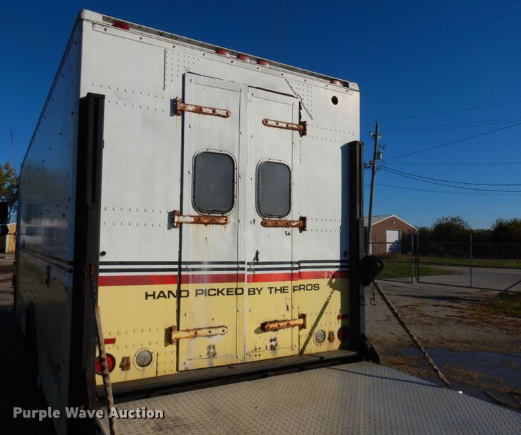 image for item JS9460 1987 International 1652  delivery truck