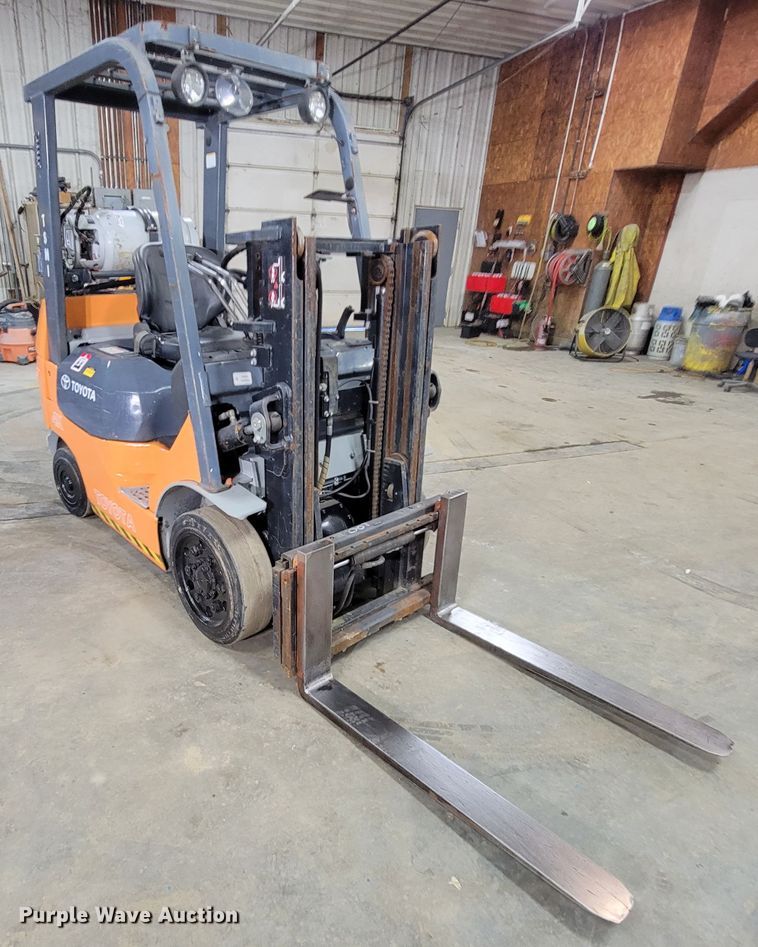 image for item KQ9103 Toyota 7FGGU20  forklift