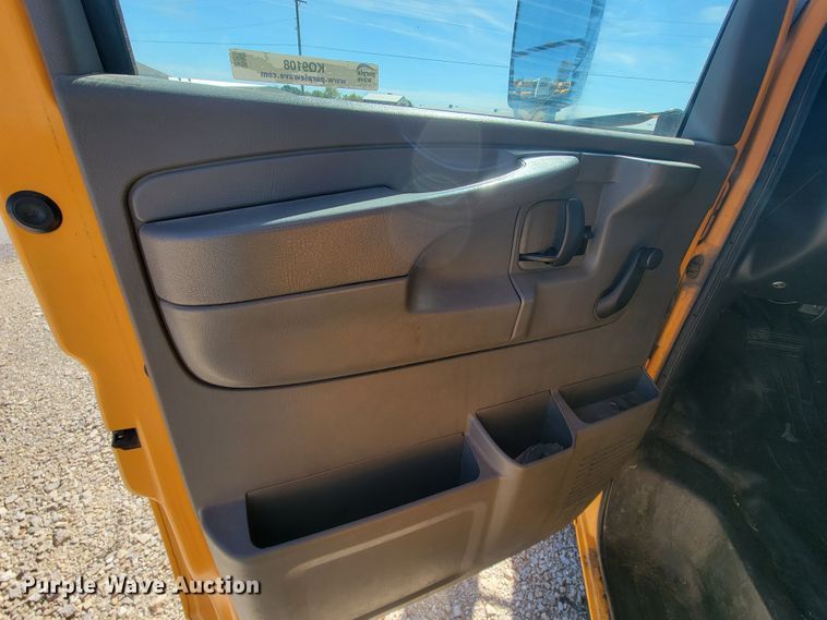 image for item KQ9108 2010 Chevrolet Express G3500  school bus