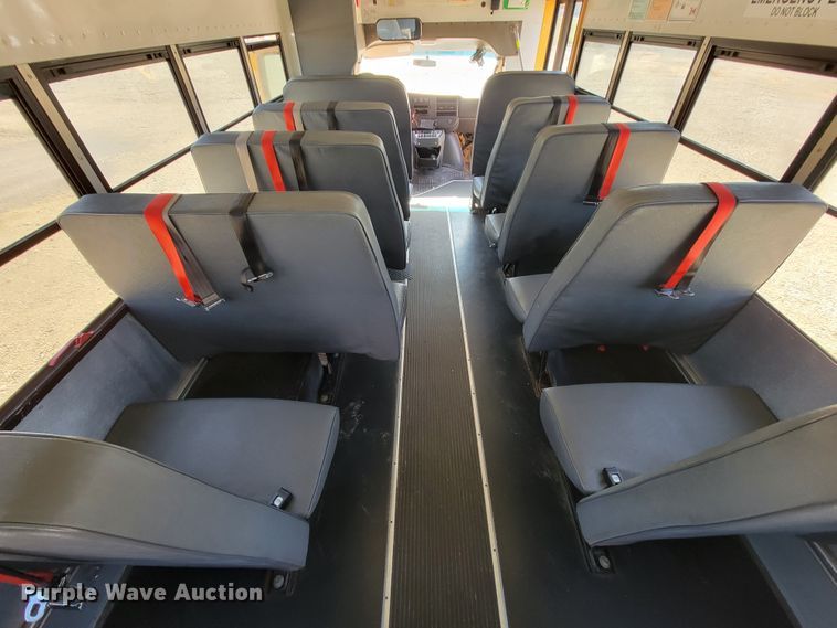 image for item KQ9108 2010 Chevrolet Express G3500  school bus