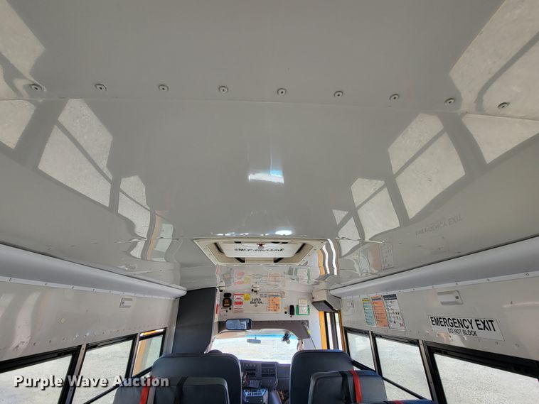 image for item KQ9108 2010 Chevrolet Express G3500  school bus