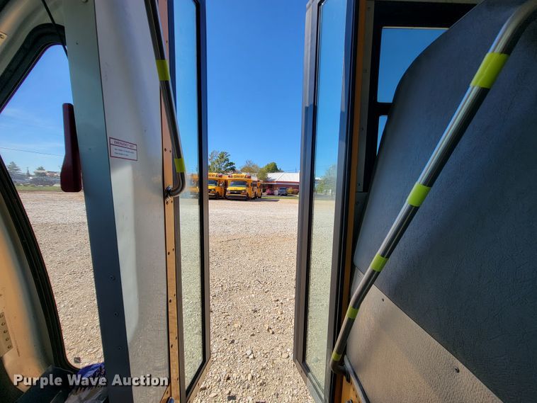 image for item KQ9108 2010 Chevrolet Express G3500  school bus