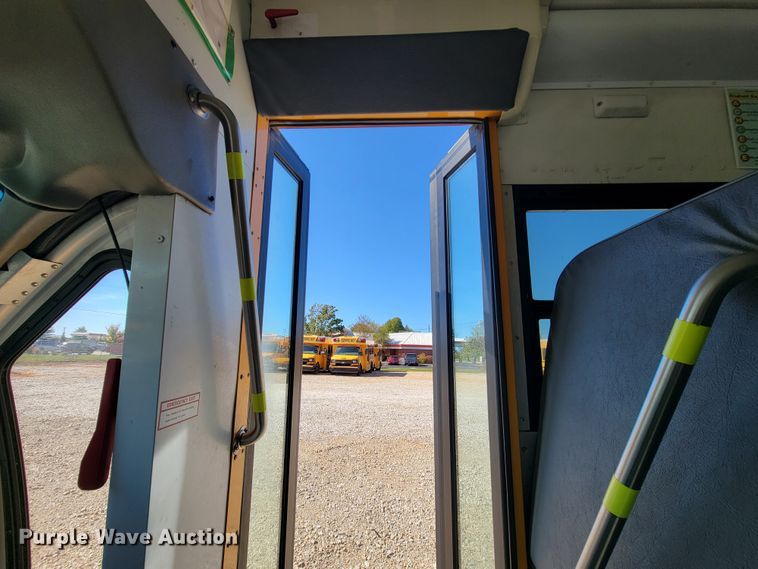 image for item KQ9108 2010 Chevrolet Express G3500  school bus