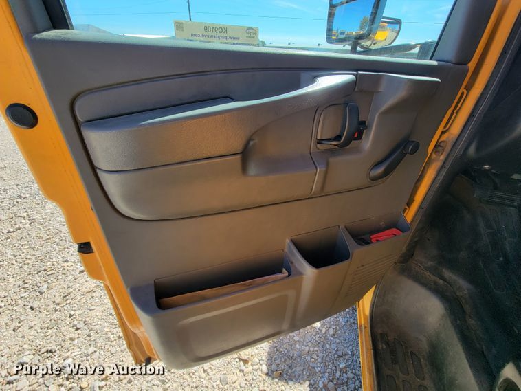 image for item KQ9109 2010 Chevrolet Express G3500  school bus
