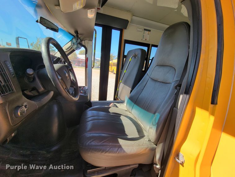 image for item KQ9109 2010 Chevrolet Express G3500  school bus