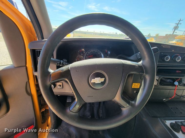 image for item KQ9109 2010 Chevrolet Express G3500  school bus