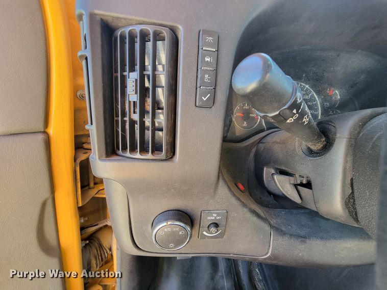 image for item KQ9109 2010 Chevrolet Express G3500  school bus