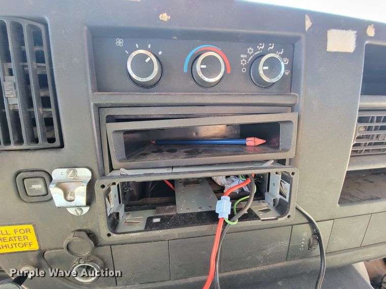 image for item KQ9109 2010 Chevrolet Express G3500  school bus