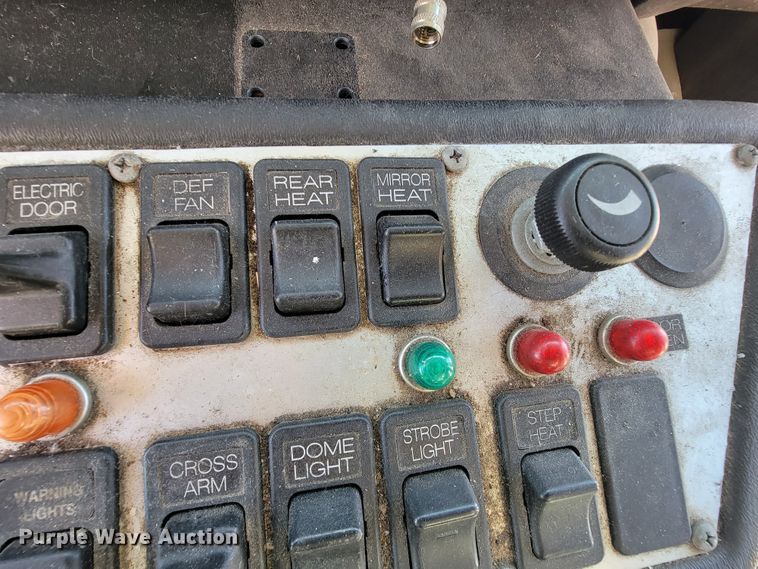 image for item KQ9109 2010 Chevrolet Express G3500  school bus