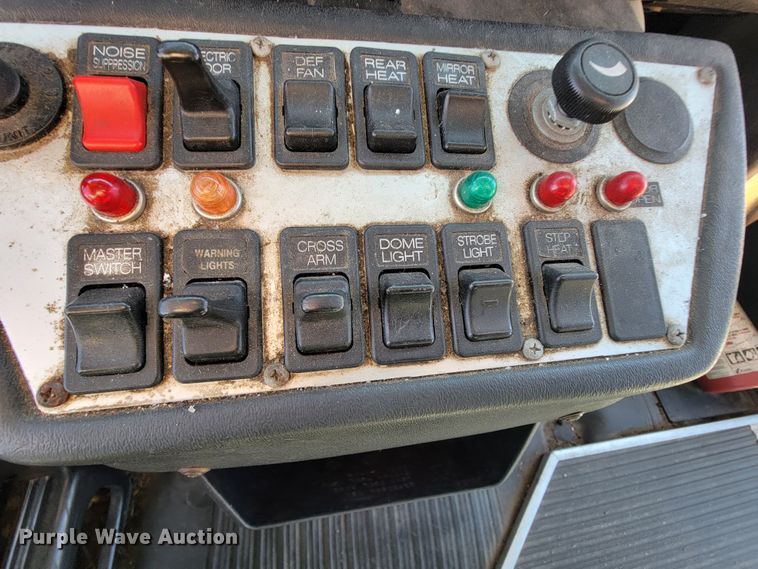 image for item KQ9109 2010 Chevrolet Express G3500  school bus