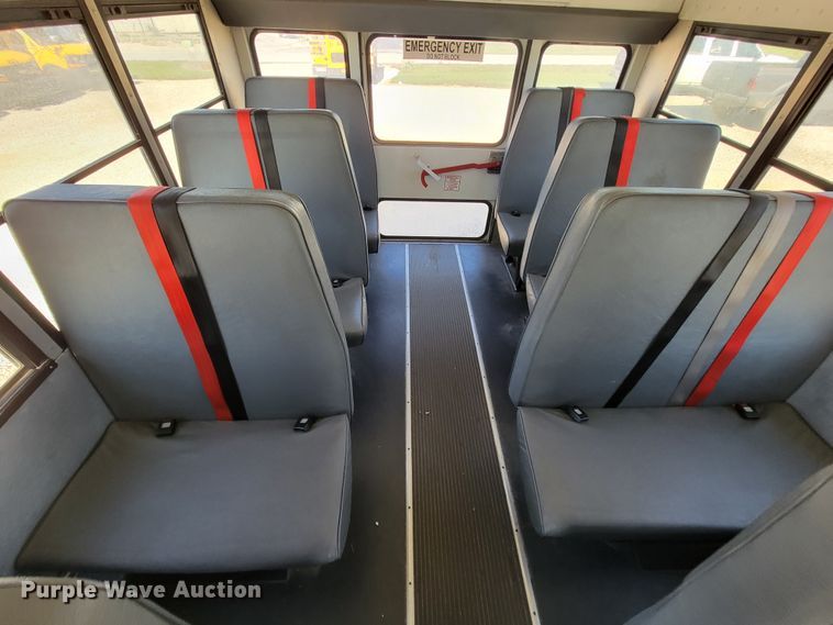 image for item KQ9109 2010 Chevrolet Express G3500  school bus