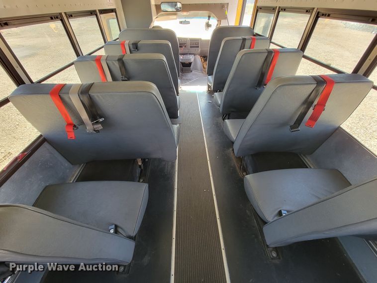 image for item KQ9109 2010 Chevrolet Express G3500  school bus