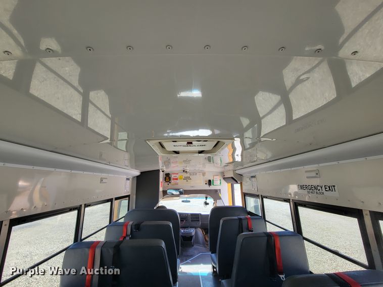 image for item KQ9109 2010 Chevrolet Express G3500  school bus