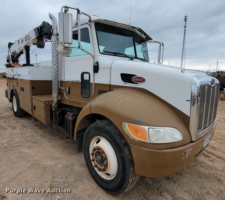 image for item KQ9112 2006 Peterbilt 335  utility / service truck