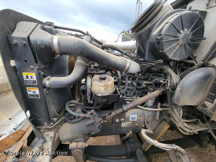 image for item KQ9112 2006 Peterbilt 335  utility / service truck