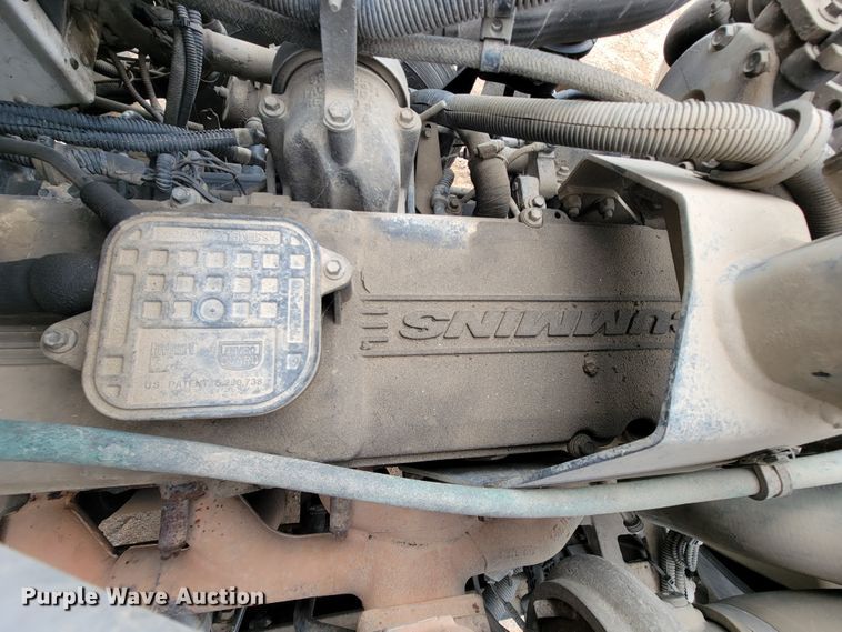 image for item KQ9112 2006 Peterbilt 335  utility / service truck