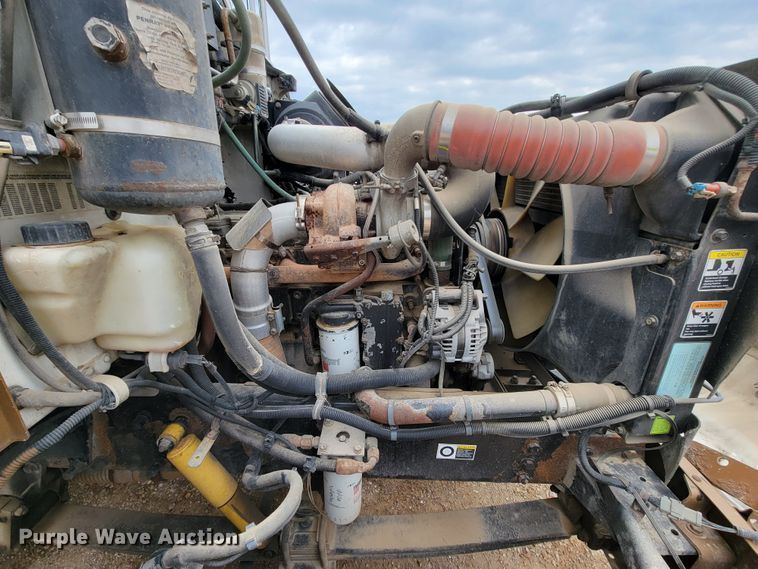 image for item KQ9112 2006 Peterbilt 335  utility / service truck