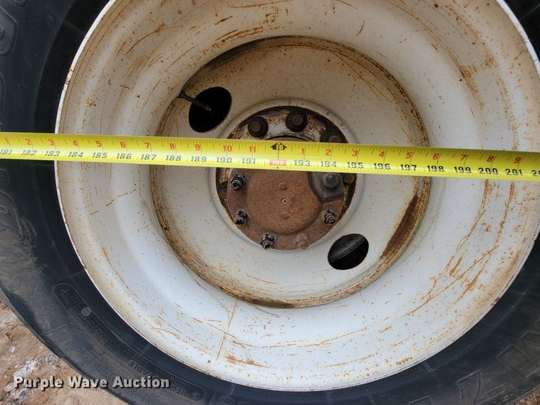 image for item KQ9112 2006 Peterbilt 335  utility / service truck