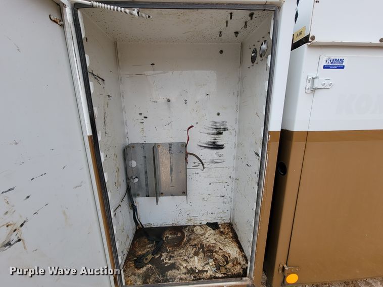 image for item KQ9112 2006 Peterbilt 335  utility / service truck