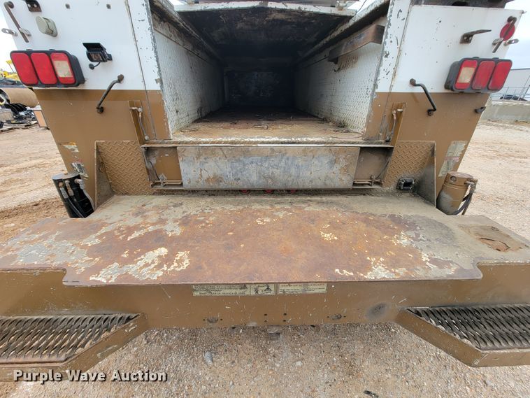 image for item KQ9112 2006 Peterbilt 335  utility / service truck