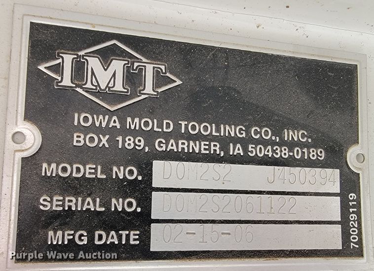 image for item KQ9112 2006 Peterbilt 335  utility / service truck