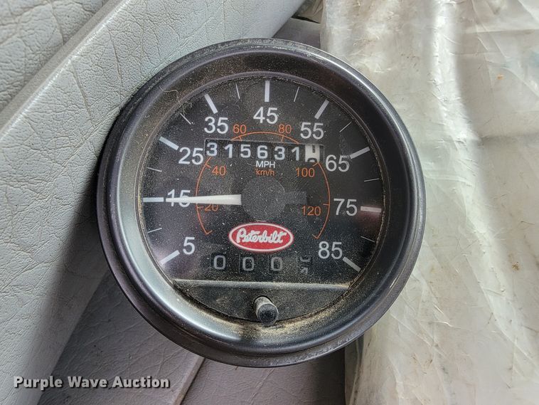 image for item KQ9112 2006 Peterbilt 335  utility / service truck