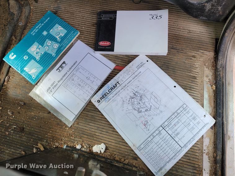 image for item KQ9112 2006 Peterbilt 335  utility / service truck