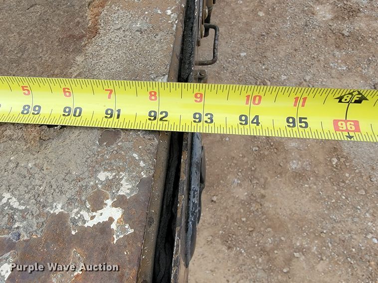 image for item KQ9112 2006 Peterbilt 335  utility / service truck