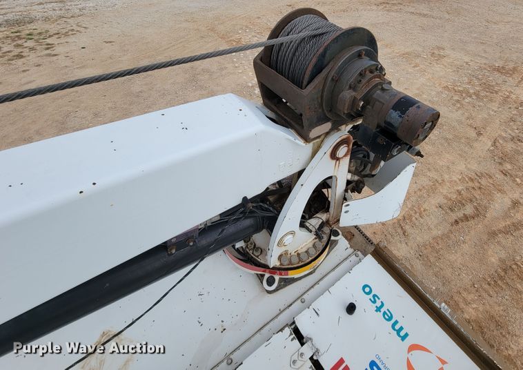 image for item KQ9112 2006 Peterbilt 335  utility / service truck