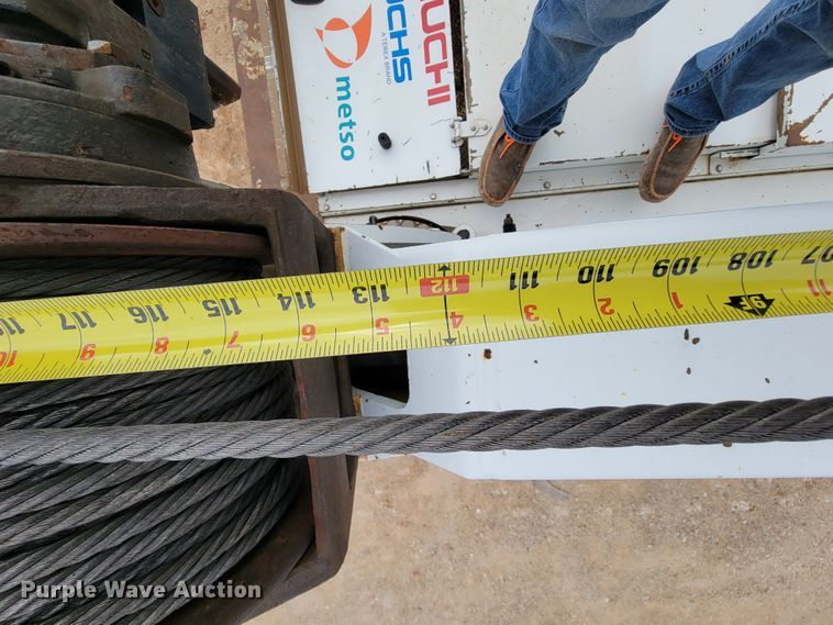 image for item KQ9112 2006 Peterbilt 335  utility / service truck