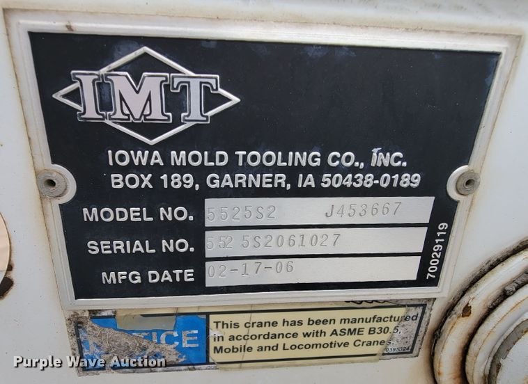 image for item KQ9112 2006 Peterbilt 335  utility / service truck