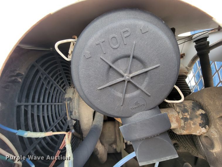 image for item KQ9112 2006 Peterbilt 335  utility / service truck