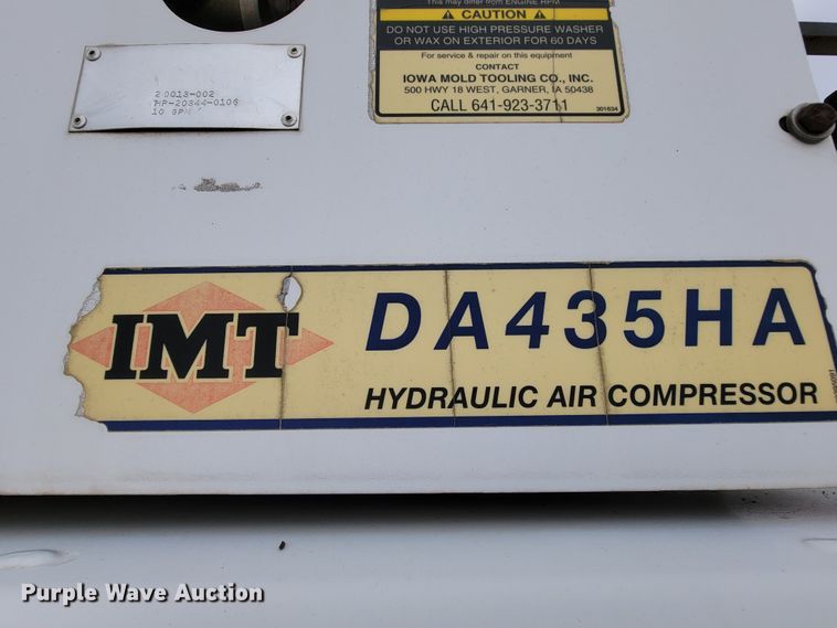 image for item KQ9112 2006 Peterbilt 335  utility / service truck