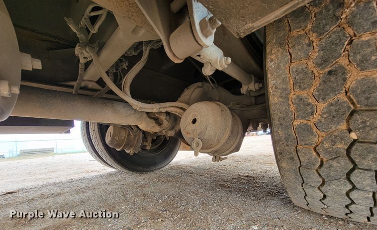 image for item KQ9112 2006 Peterbilt 335  utility / service truck