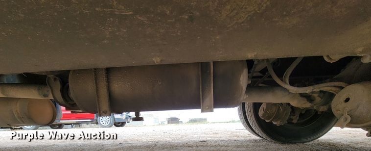 image for item KQ9112 2006 Peterbilt 335  utility / service truck