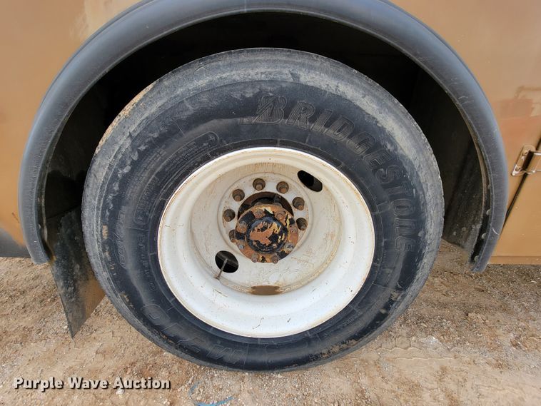 image for item KQ9112 2006 Peterbilt 335  utility / service truck